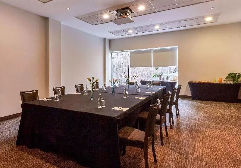 Отель Pullman Lima San Isidro