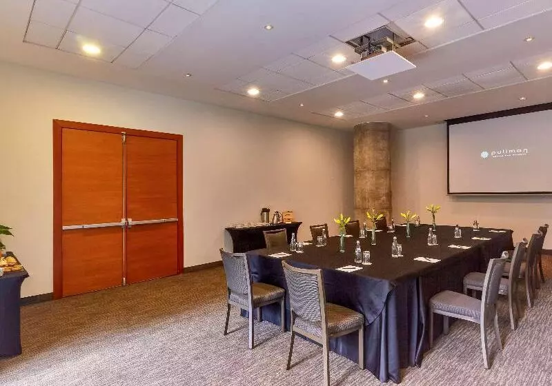 Отель Pullman Lima San Isidro