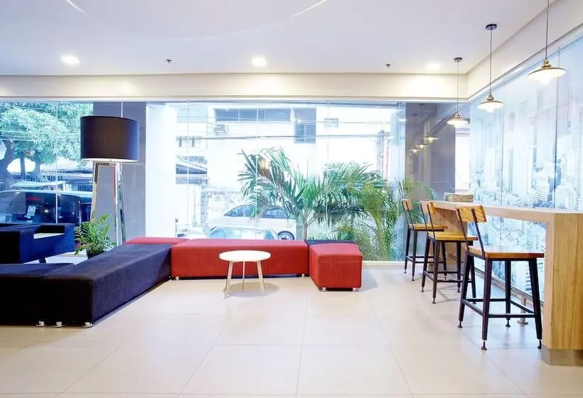 בית מלון כפרי Red Planet Makati Avenue Manila