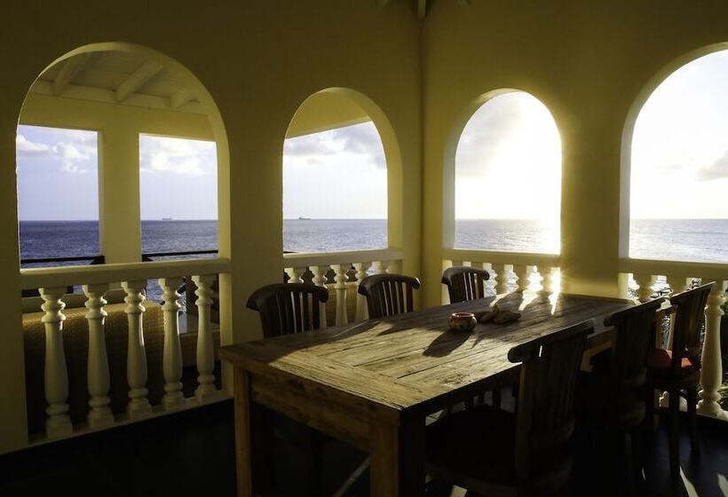 هتل Scuba Lodge & Suites