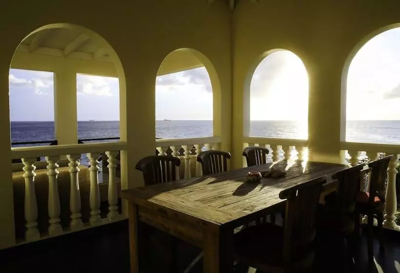 هتل Scuba Lodge & Suites