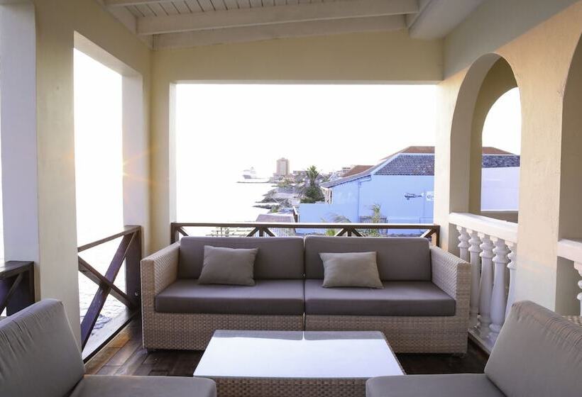 هتل Scuba Lodge & Suites