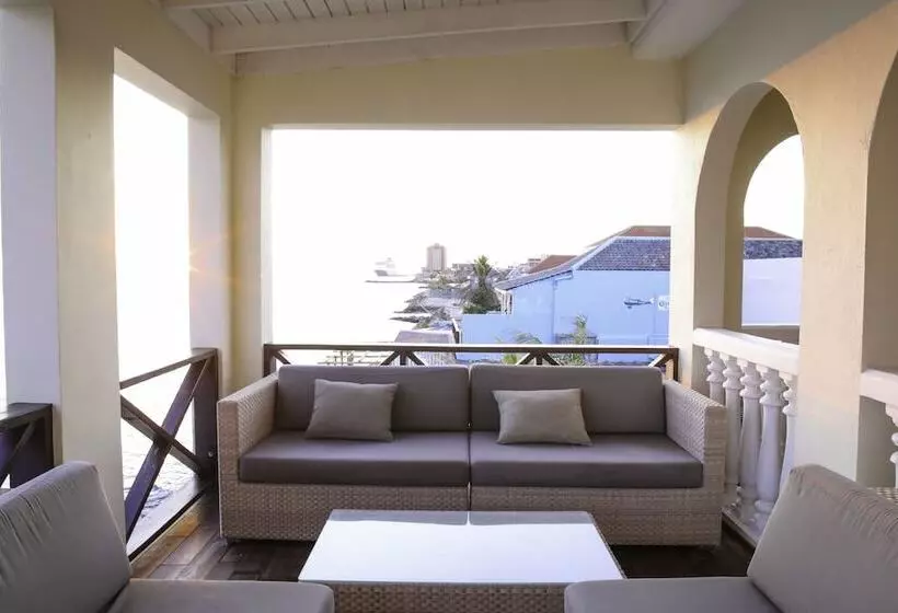 هتل Scuba Lodge & Suites