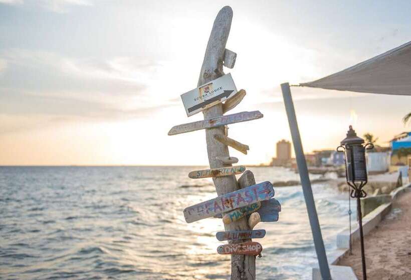 هتل Scuba Lodge & Suites