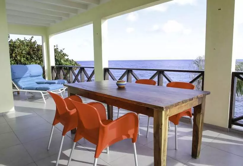 هتل Scuba Lodge & Suites