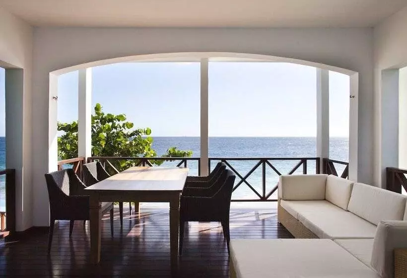 هتل Scuba Lodge & Suites