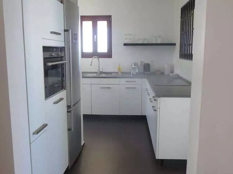 هتل Scuba Lodge & Suites