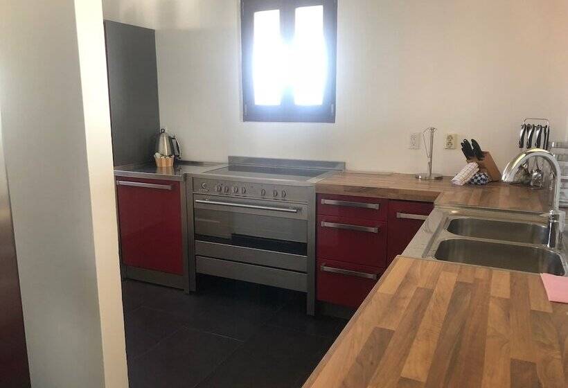 هتل Scuba Lodge & Suites