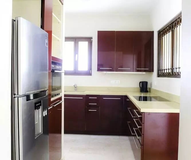 هتل Scuba Lodge & Suites