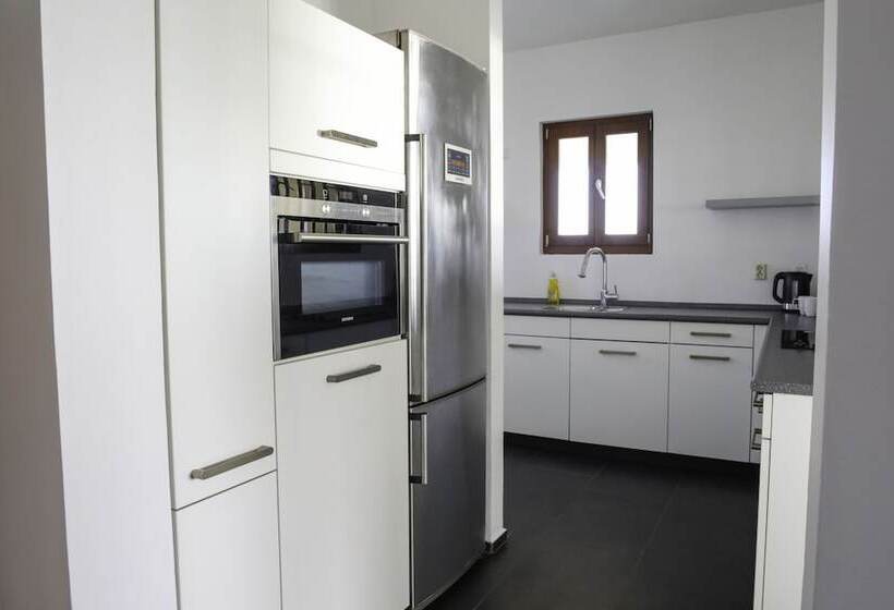 هتل Scuba Lodge & Suites