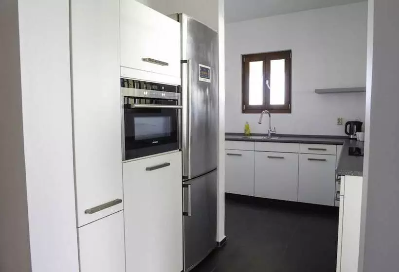 هتل Scuba Lodge & Suites