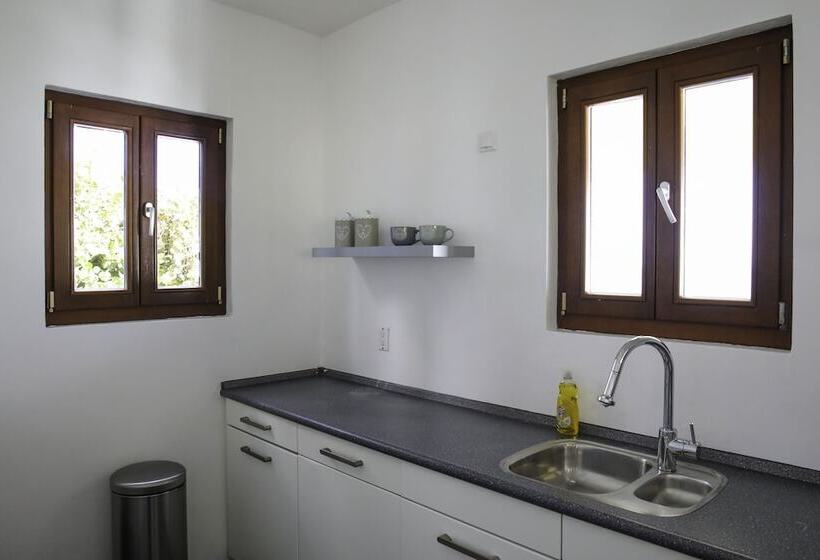 هتل Scuba Lodge & Suites