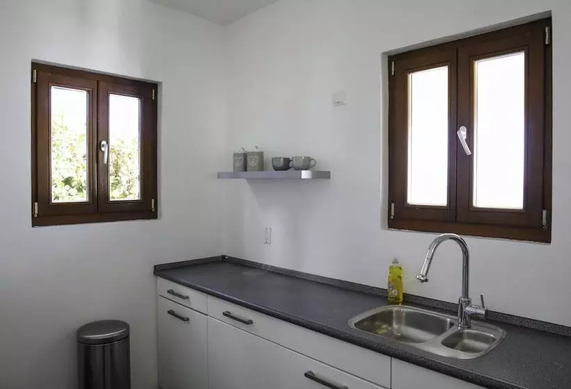 هتل Scuba Lodge & Suites