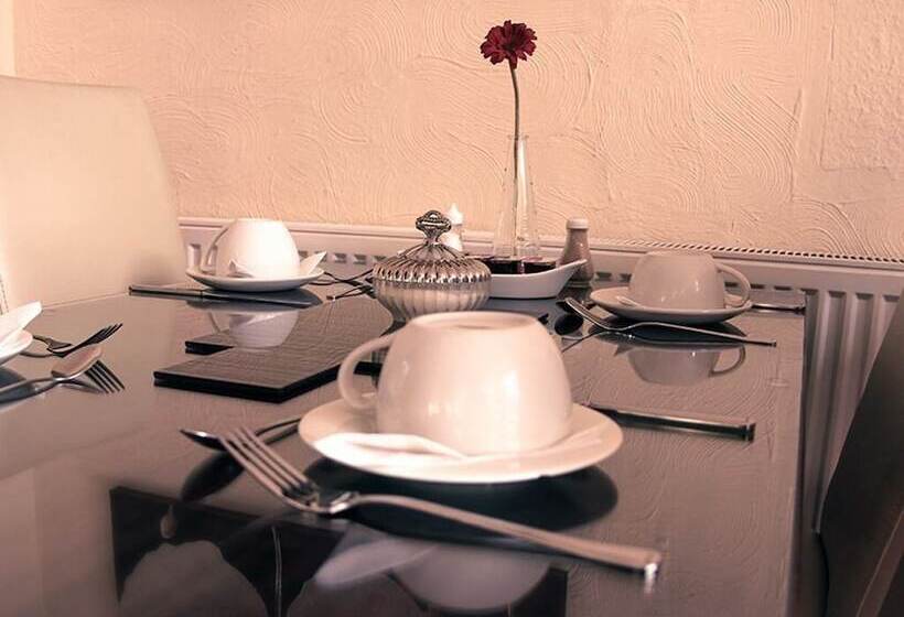 בית מלון כפרי Tennyson House