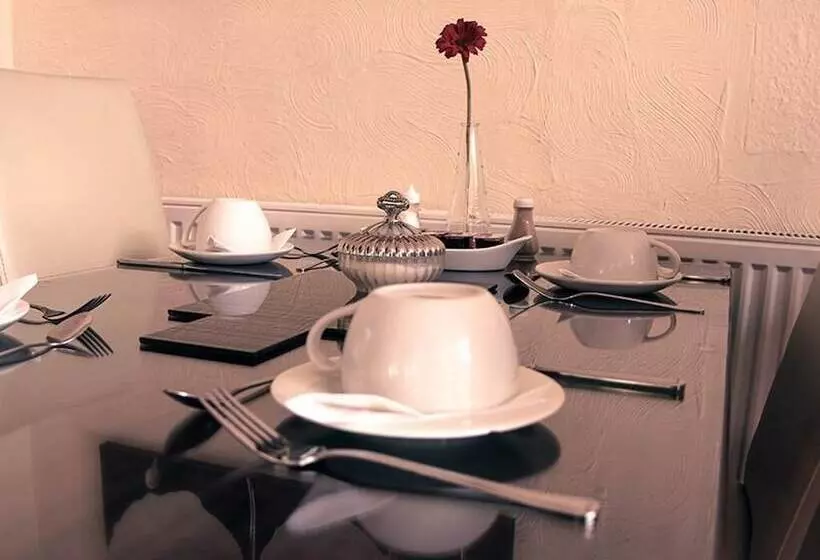 هتل Tennyson House