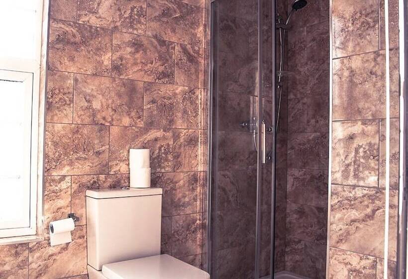 בית מלון כפרי Tennyson House