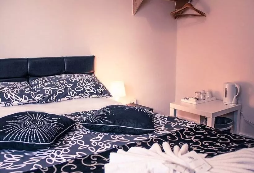 هتل Tennyson House