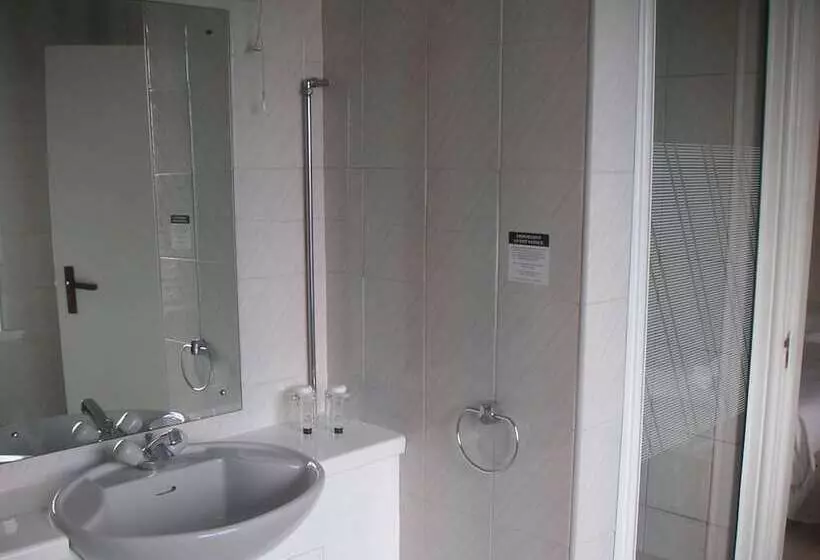 בית מלון כפרי The Bridge