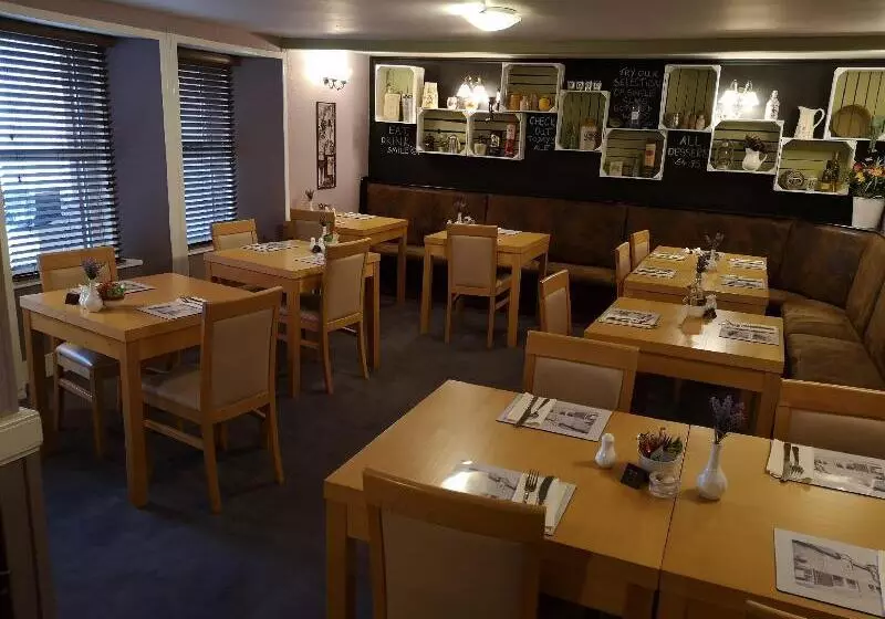 בית מלון כפרי The Commercial