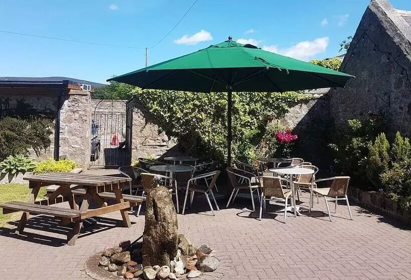 בית מלון כפרי The Commercial