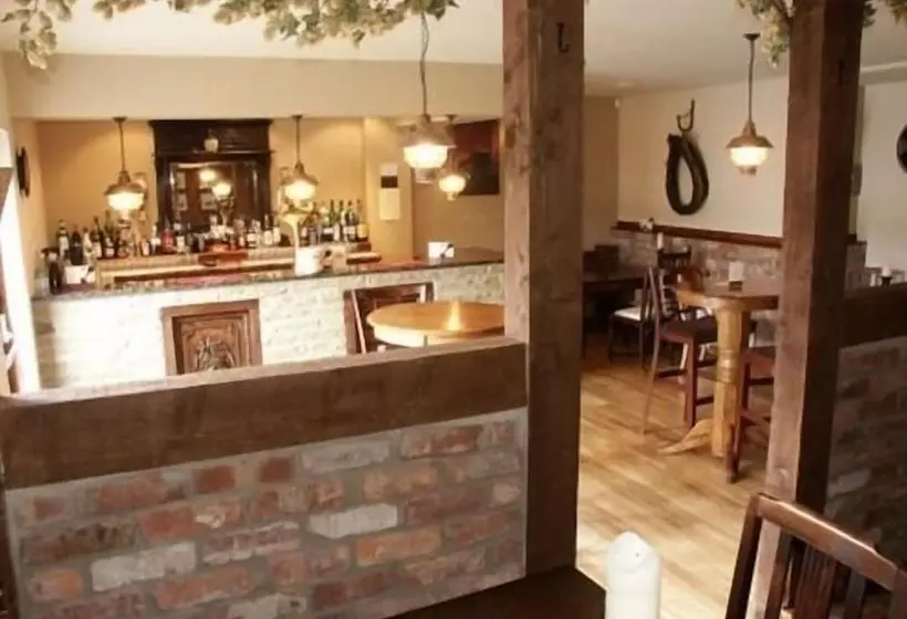 בית מלון כפרי The Commercial