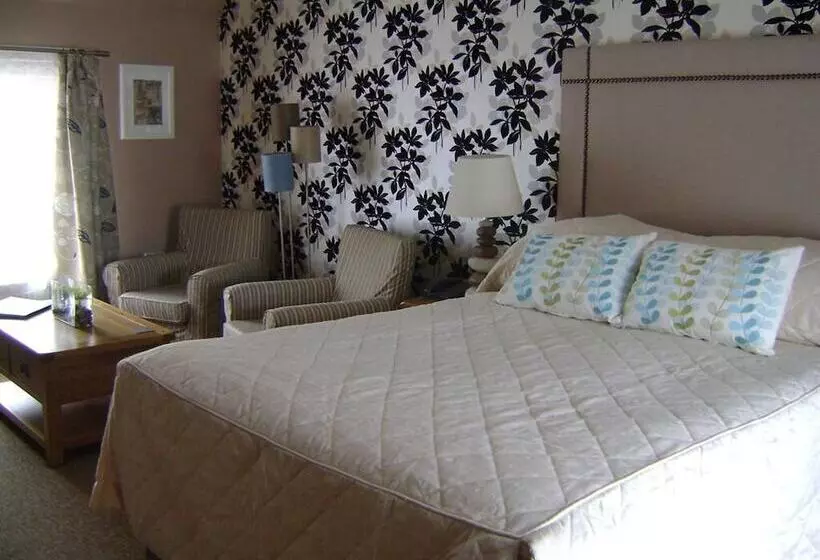 בית מלון כפרי The Commercial