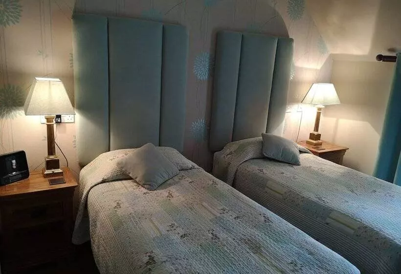 בית מלון כפרי The Commercial