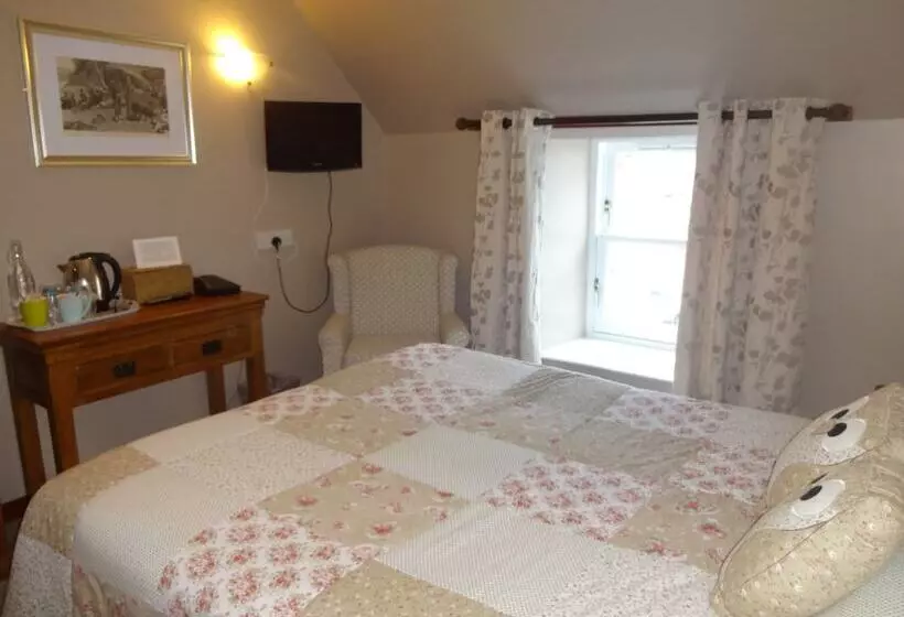 בית מלון כפרי The Commercial