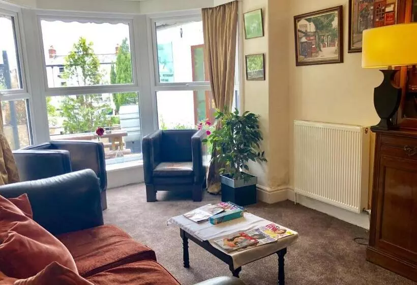 Отель The Priory