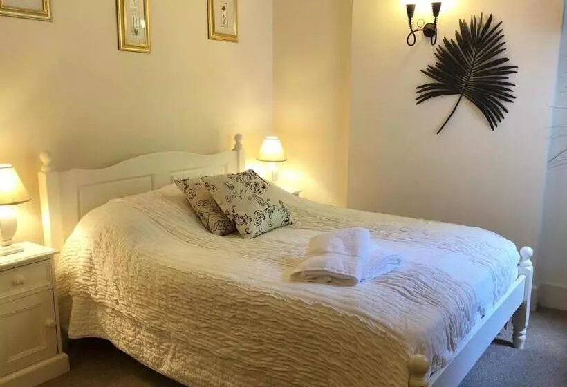 Отель The Priory