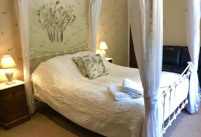 Отель The Priory