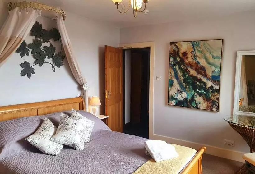 Отель The Priory