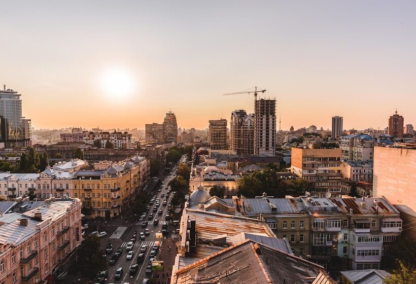 هتل 11 Mirrors Design