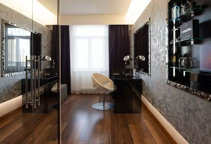 Szálloda 11 Mirrors Design