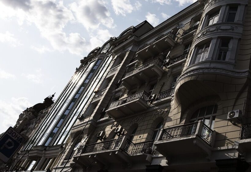 هتل 11 Mirrors Design