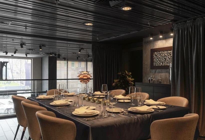 هتل 11 Mirrors Design