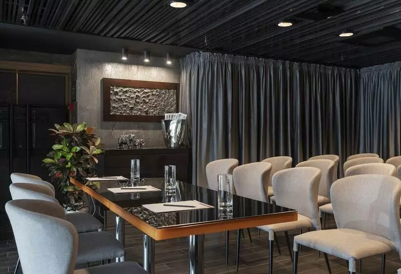 Szálloda 11 Mirrors Design