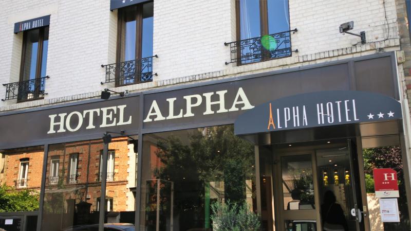 هتل Alpha Paris Eiffel By Patrick Hayat