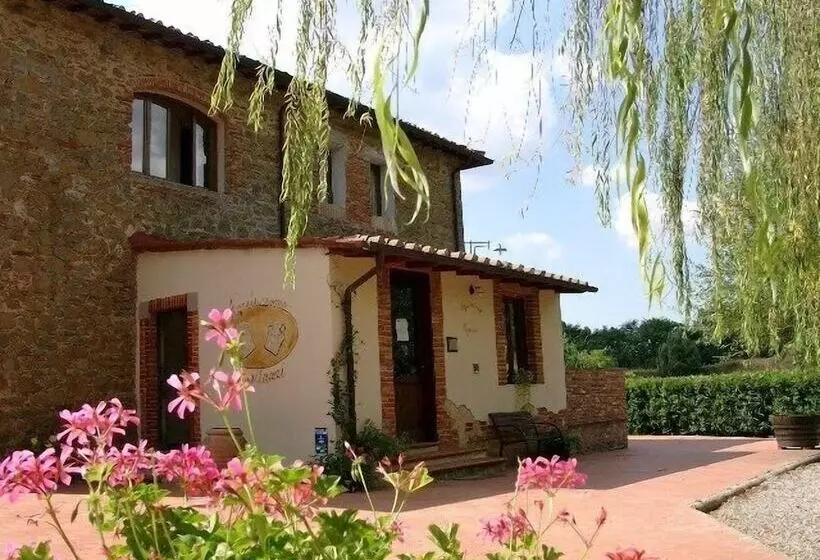 هتل روستایی Agriturismo Antico Borgo Poggitazzi