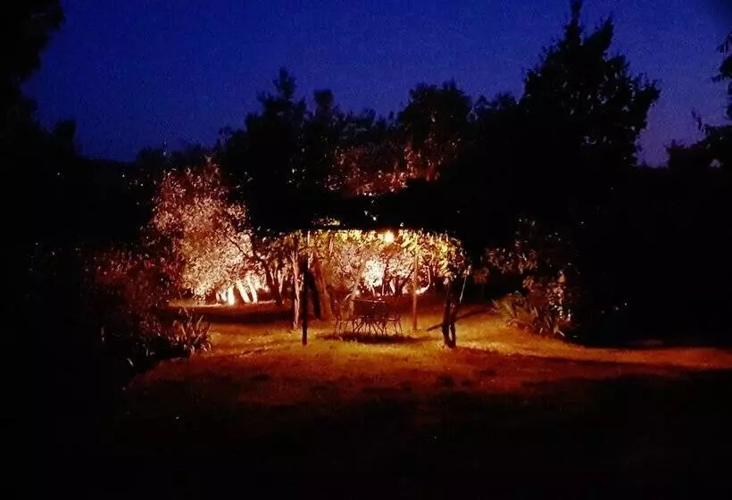 هتل روستایی Agriturismo Antico Borgo Poggitazzi