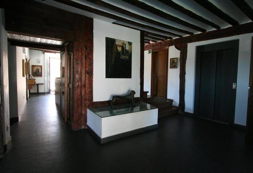 Maaseutuhotelli Antiguo Palacio De Atienza