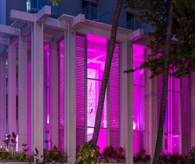 Shoreline Hotel Waikiki