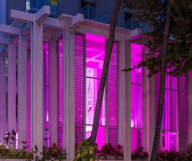 Shoreline Hotel Waikiki