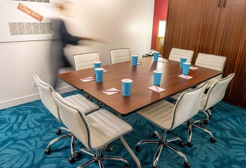 Shoreline Hotel Waikiki