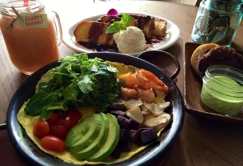 Shoreline Hotel Waikiki