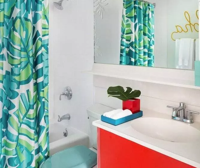 Shoreline Hotel Waikiki