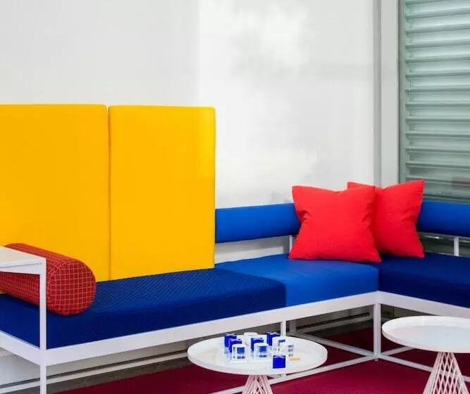 Shoreline Hotel Waikiki