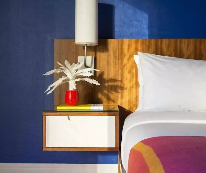 Shoreline Hotel Waikiki