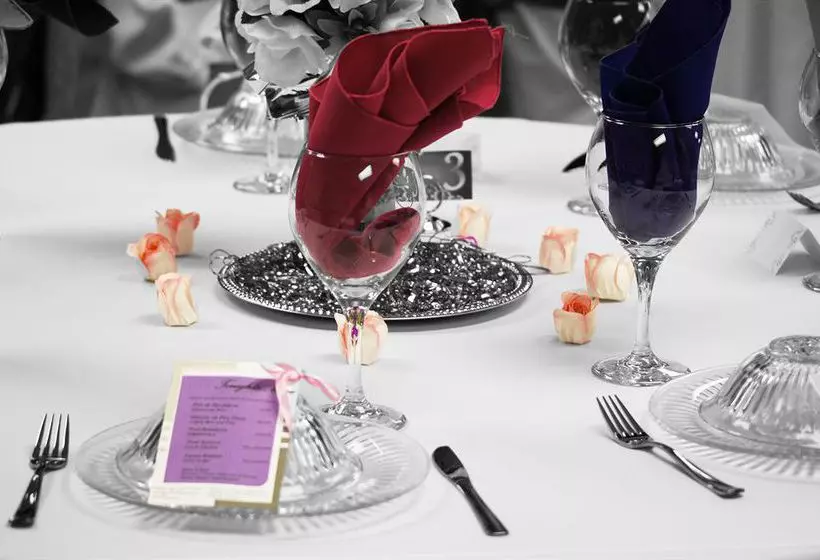 Отель The Forum