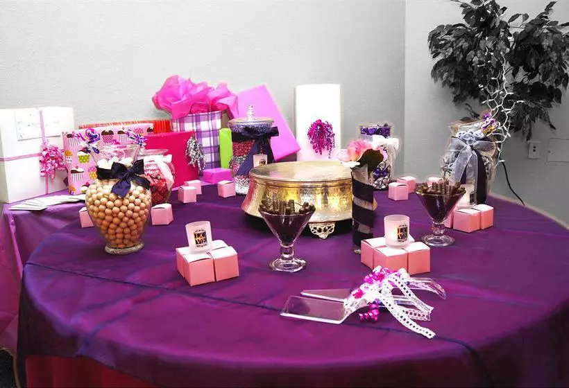 Отель The Forum